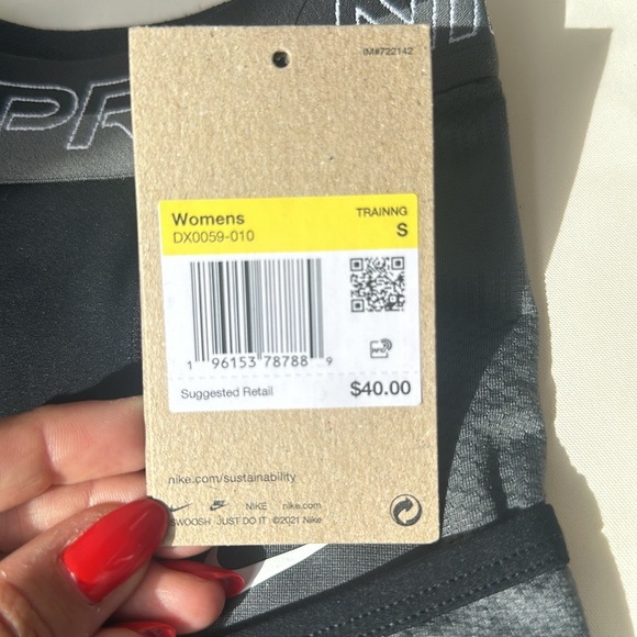 NWT - NIKE PRO WOMENS ATHLETIC SHORTS - Picture 2 of 3